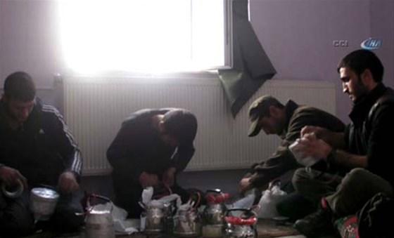 Teröristler Kürtçe şarkı eşliğinde bomba hazırladı