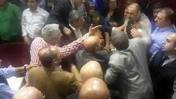 Çiğli Belediye Meclisi’nde Kemal Kılıçdaroğlu kavgası