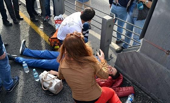 2 metrobüs çarpıştı: 4 yaralı