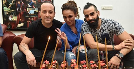 Ünlü şarkıcı yeni yaşını Tolga Çevik’le kutladı