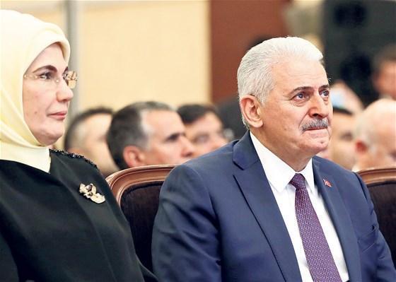 AK Parti’de ibre Yıldırım’dan yana