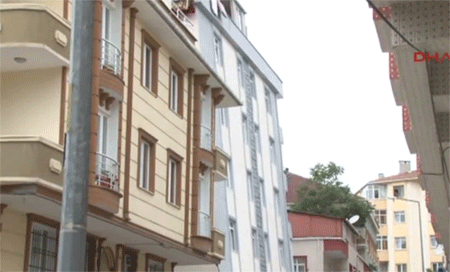 İstanbulda bina çöktü