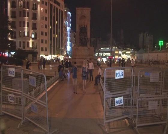 Taksim Anıtı ve Gezi Parkı açıldı