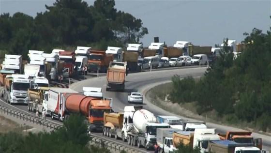 Şile’de hafriyat kamyonları çarpıştı; 1 kişi öldü