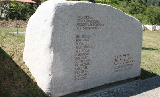 Srebrenitsa Katliamı kurbanları 21. yıl dönümünde unutulmadı