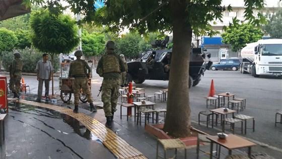 Siirtte askeri kışla ve polis karakoluna roketli saldırı