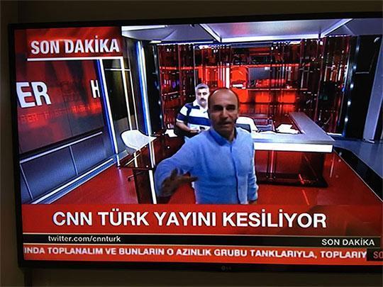 CNN Türk binasına girdiler