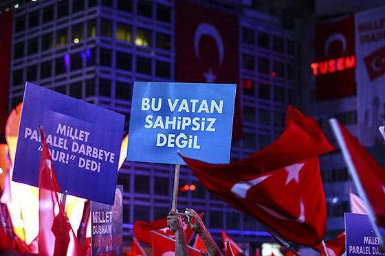 Türkiyede demokrasi nöbeti devam ediyor