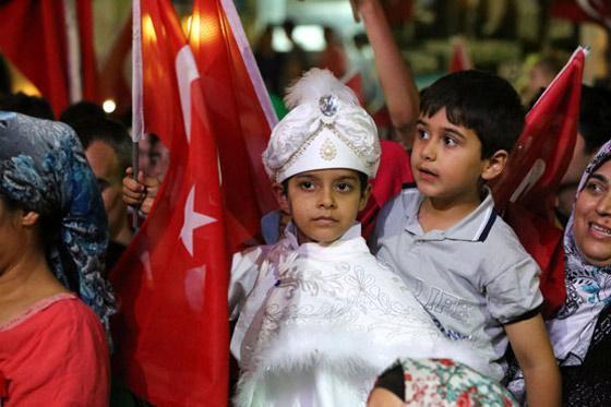 Türkiyede demokrasi nöbeti devam ediyor