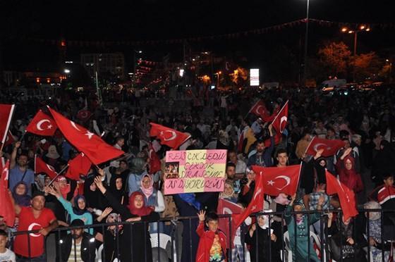 Türkiyede demokrasi nöbeti devam ediyor
