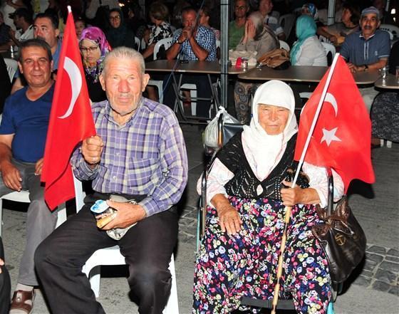 Türkiyede demokrasi nöbeti devam ediyor