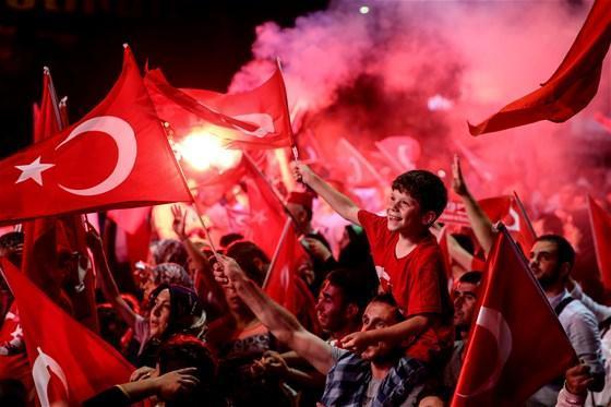 Türkiyenin demokrasi nöbeti devam ediyor