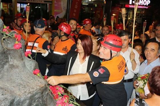 Marmara Depremi’nin 17. yıldönümünde hayatını kaybedenler anıldı