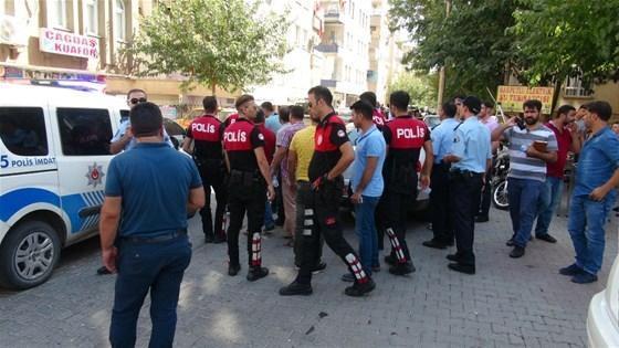 Şanlıurfada genç kadın, kendisini rahatsız eden kişiyi vurdu
