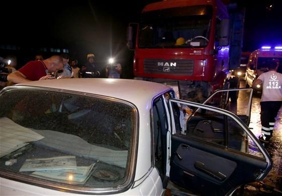İstanbulda trafik kazası: 3 ölü, 3 yaralı