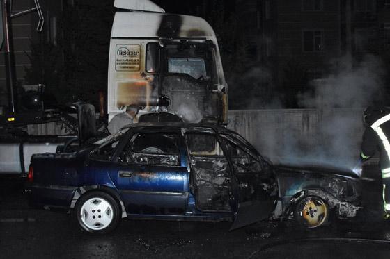 45 dakika içerisinde 5’i kundaklama 7 araç yandı