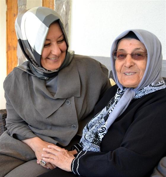 Abdullah Gül’den, Kayseri’de anne- babasına bayram ziyareti