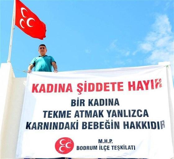 MHPden şort giyen hemşireye saldırıya pankartlı tepki