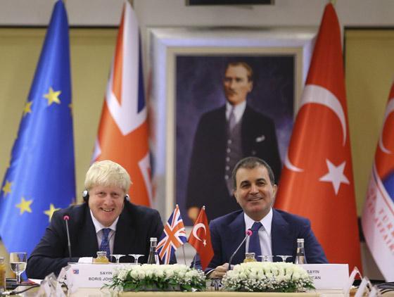 İngiltere Dışişleri Bakanı: Türkiyeyi desteklemeye devam edeceğiz