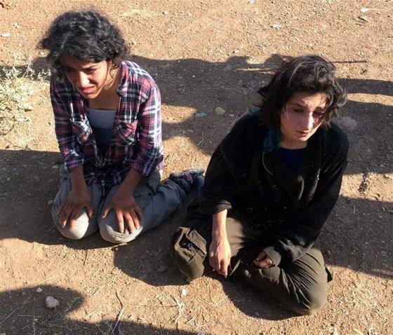 Minibüsün gizli bölmesinden PKKlı 2 kadın terörist çıktı