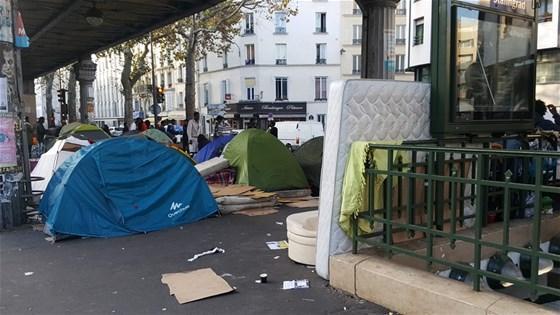 Parisin merkezinde göçmen kampı