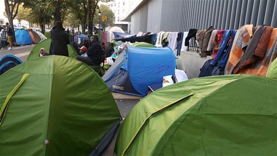 Parisin merkezinde göçmen kampı