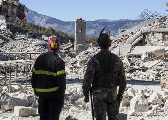 İtalyada  büyük deprem Dünya şokta...