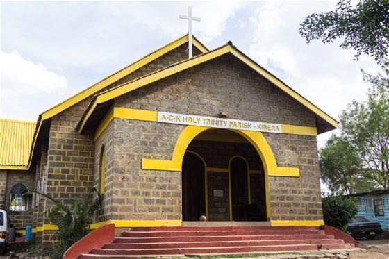 Kenyada bazı cami ve kiliseler sarıya boyandı