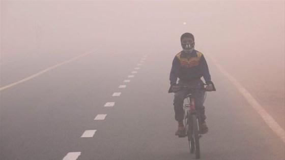 Hindistanın başkenti sisle kaplandı