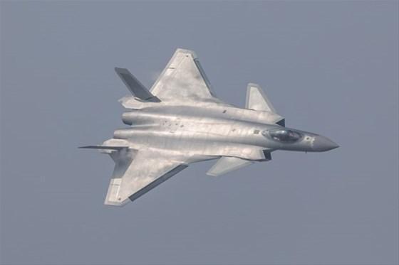 Çin hayalet uçakla gövde gösterisi yaptı