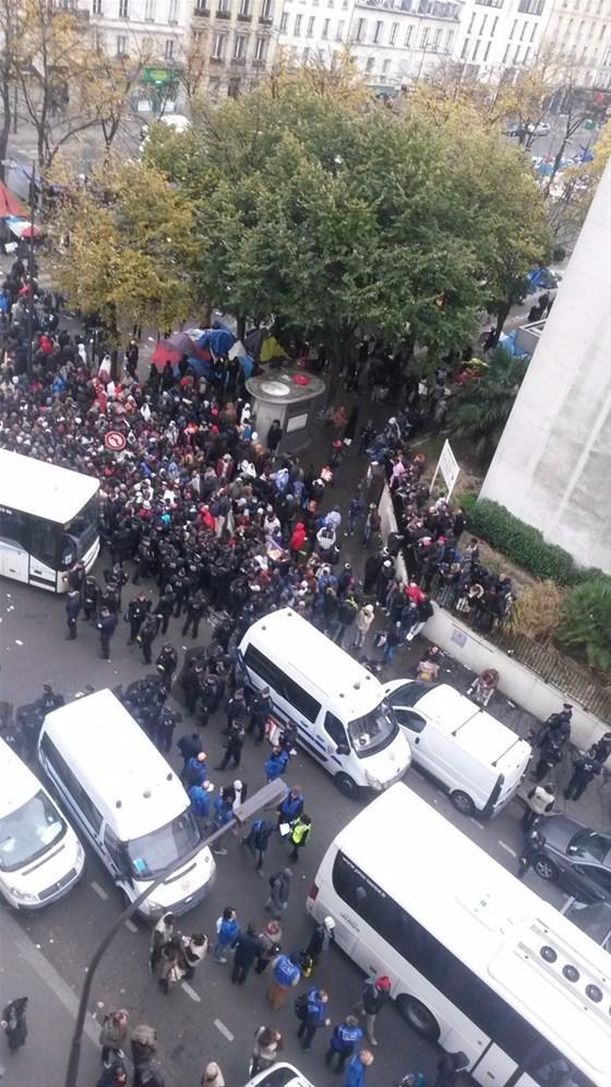 Pariste bir sığınmacı kampına daha tahliye