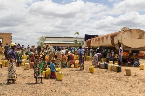 300 bin kişi bir yudum su bekliyor