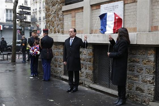 Pariste 13 Kasımdaki terör saldırısının kurbanları anıldı