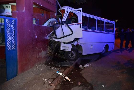 Adanada korkunç kaza 3 ölü