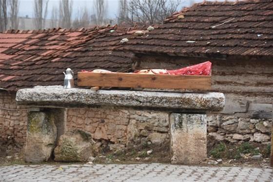 Sevgililer ayrı yerde toprağa verildi