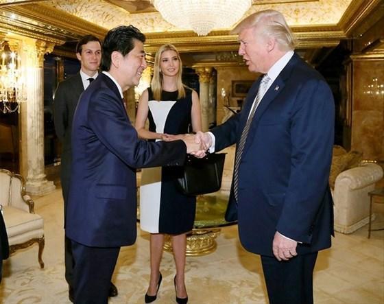 Trump ile ilk görüşen lider Japonya Başbakanı Abe oldu