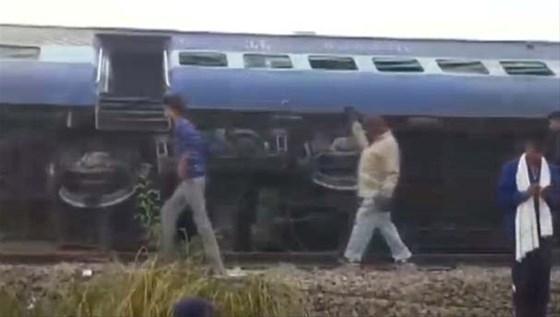 Hindistanda tren kazası: 112 ölü