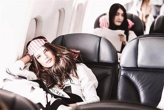 Victoria’s Secret melekleri Parise uçtu