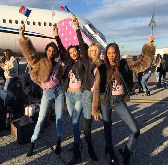 Victoria’s Secret melekleri Parise uçtu