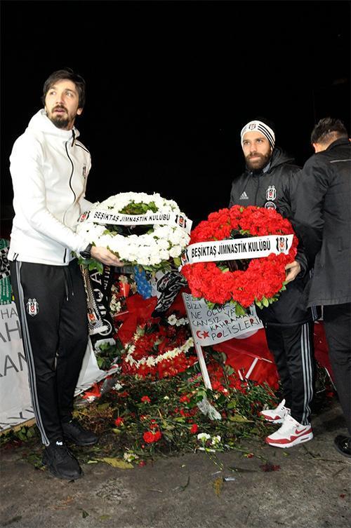 Beşiktaşlı futbolculardan Şehitler Tepesine ziyaret