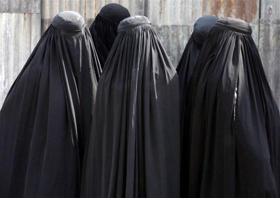 Almanyada burka yasağı kabul edildi