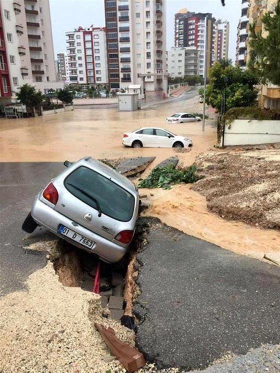 Mersinde sel felaketi