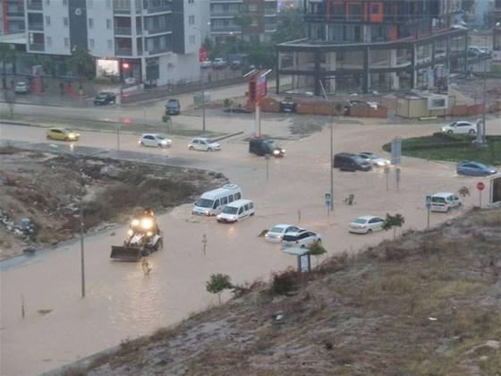 Mersinde sel felaketi