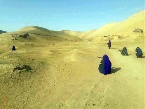 Afgan kadınlar DAEŞe karşı silahlandı
