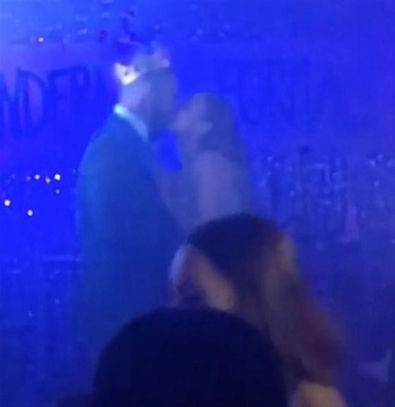Jennifer Lopez ile Drake dudak dudağa