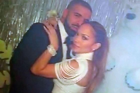 Jennifer Lopez ile Drake dudak dudağa