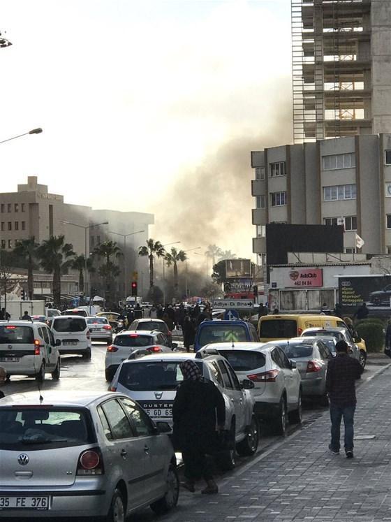 İzmirde patlama: İki şehit var
