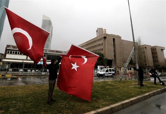 İzmirden son dakika haberi: Teröristlerin izine...