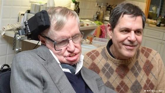 Stephen Hawking 75 yaşına bastı