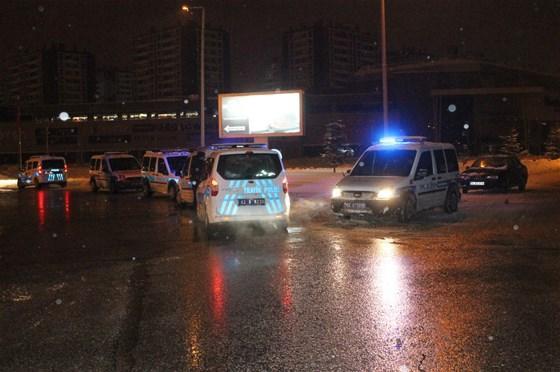 Dur ihtarına uymadı Polisleri alarma geçirdi